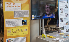 Fairtrade-Informationsstand für die Besucher*innen der Auszeichnungsfeier (Bild: Sarah Hähnle)