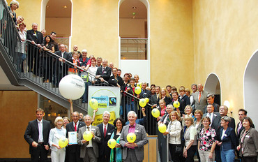 Auszeichnungsfeier von Neuss zur Fairtrade-Town mit u.a. TransFair Vorstand Dieter Overath (Bild: TransFair e.V.)